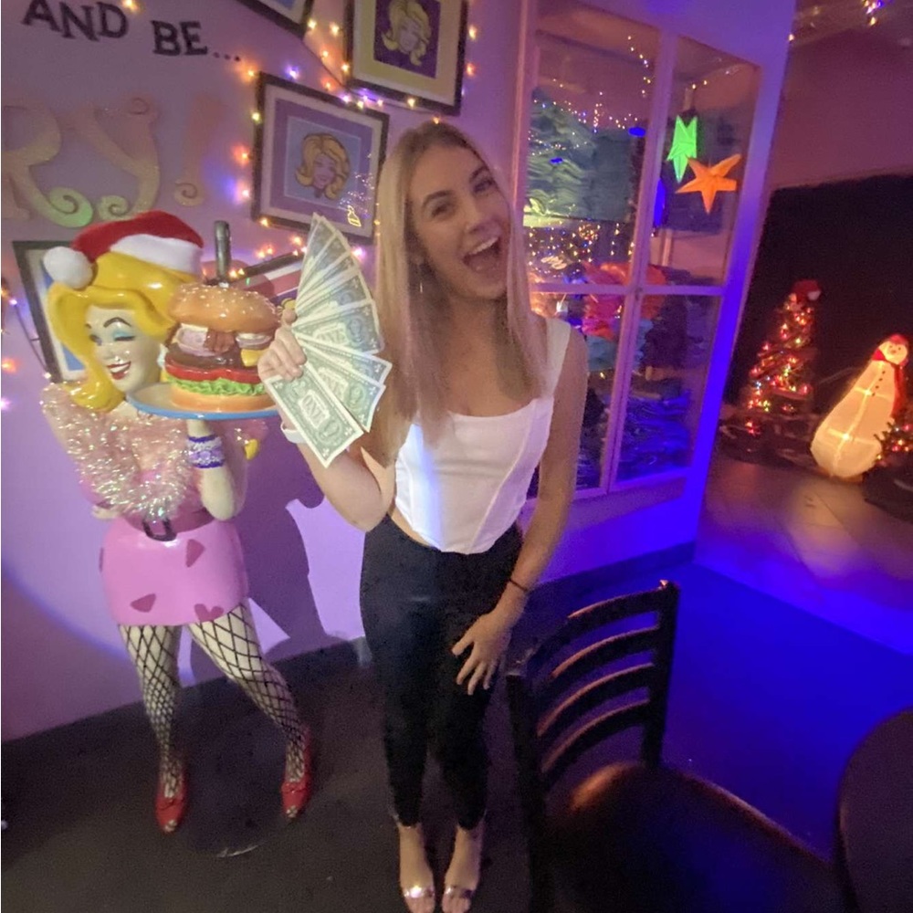 Meet your Posher, Adriana